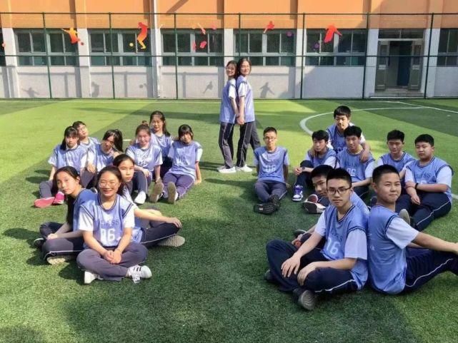 创意|恰同学少年！沪16区幼儿园、中小学创意毕业照来了