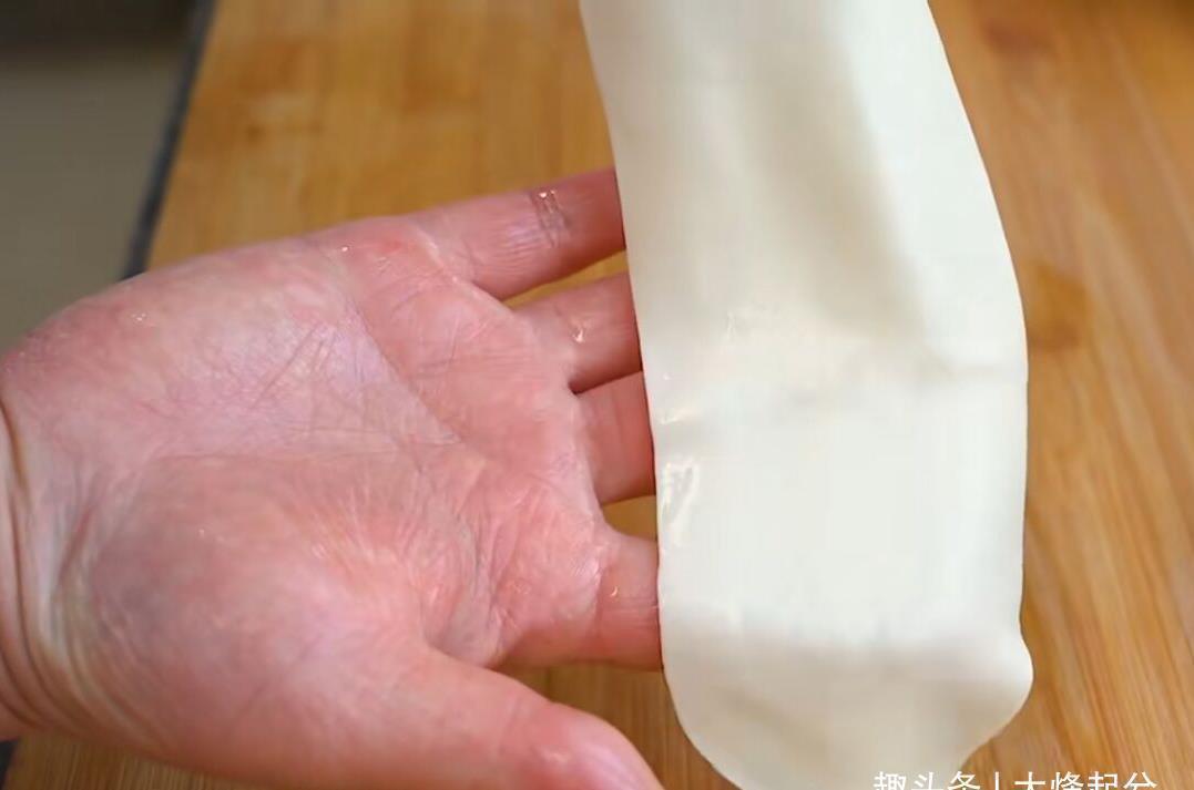 拉面|面条不需要手擀了，教你懒人做法，爽滑又筋道，比拉面还好吃