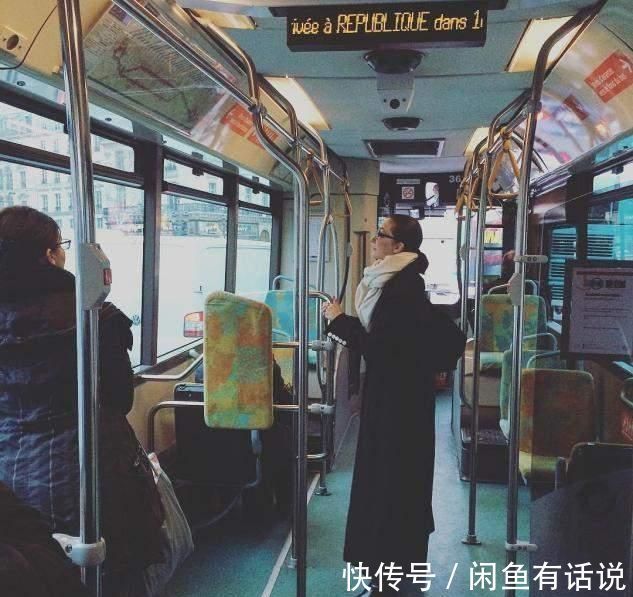 大妈感 被60岁日本主妇惊艳了,靠黑白穿搭摆脱“大妈感”,低调却很高级