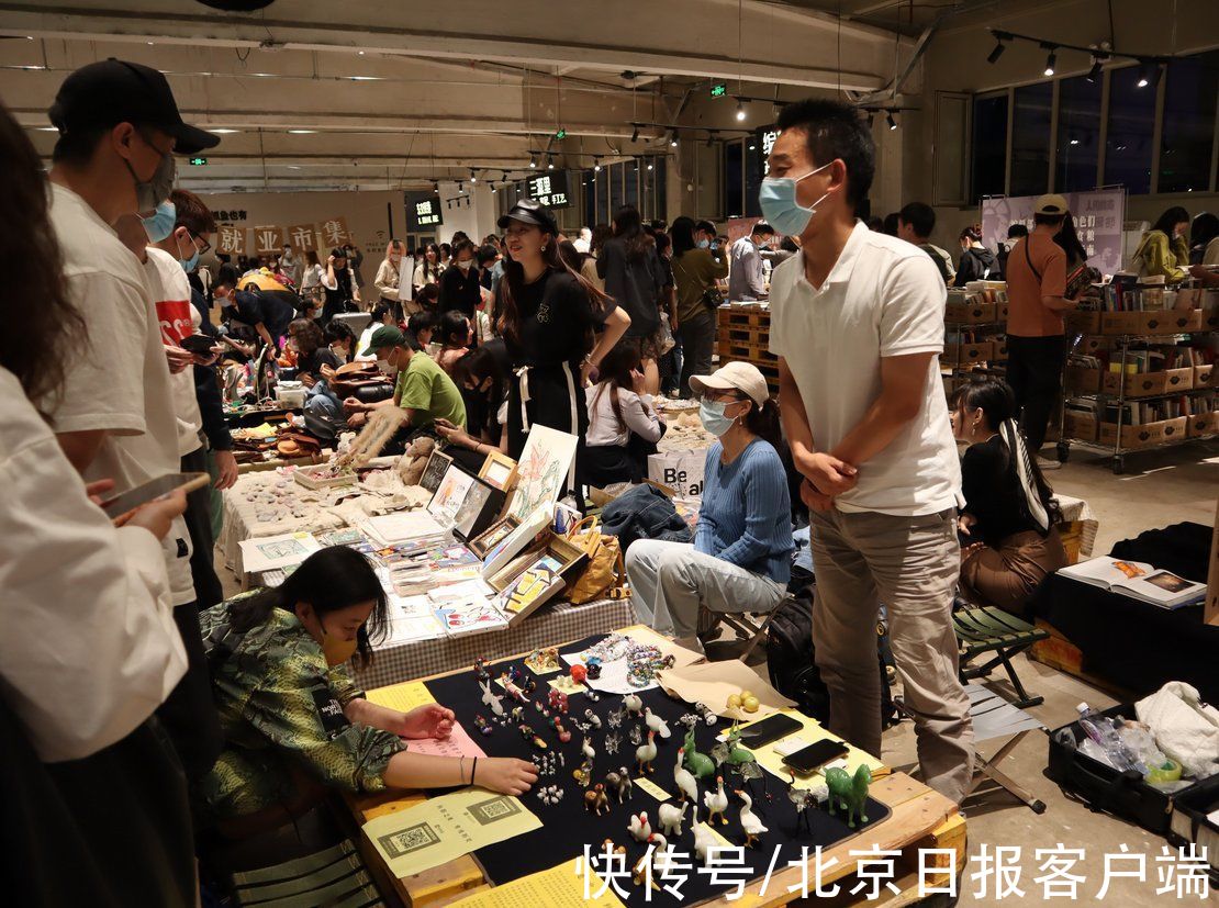 李银河$《小王子》多少版本？《人间指南》几多回忆？来二手市集看看