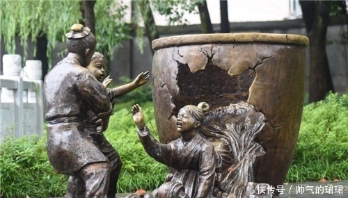 司马光|司马光砸缸,你可知救出的小孩究竟是谁?难怪老师从来不说