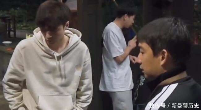 陈赫|杨紫告别《向往》后,黄磊真是操碎了心,竟还偷着翻张艺兴手机