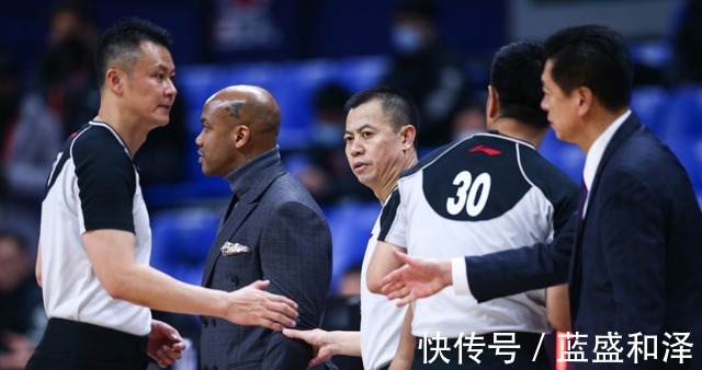 裁判|CBA火爆一幕,两大主教练现场互骂,李春江国骂马布里响彻全场!