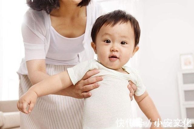 发育|七坐八爬，但为什么20年的宝宝们却越来越早发育