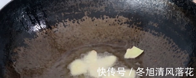 炖排骨汤时,最忌直接焯水,大厨教你多加2步,排骨不腥不柴!