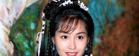 丁春秋&金庸送她几百套绝技,她可一招秒杀萧峰,却被人打成残废,很丢脸