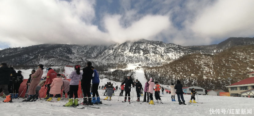 大年初四瑞雪兆丰年，成都周边西岭雪山峨眉山降大雪