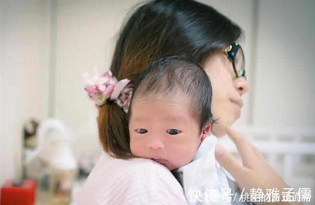 发育|6-18个月宝宝辅食攻略:不同月龄发育特点、添加方法及辅食推荐