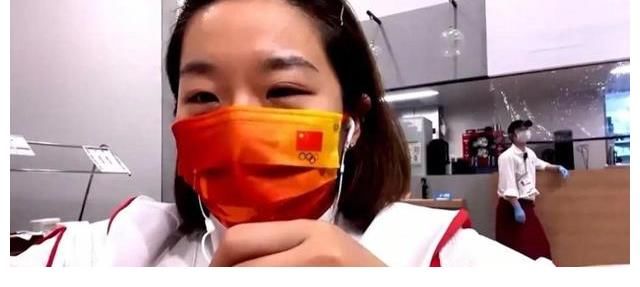 易烊千玺|贾一凡采访提到偶像易烊千玺，爸爸得知后却说“回头率太高！”