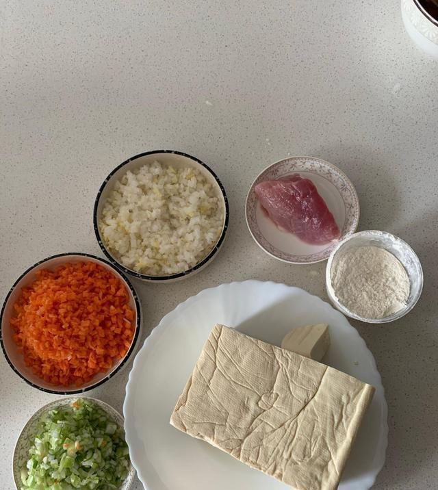 酥里嫩|外酥里嫩的豆腐丸子原来做起来这么简单,家人都说好吃