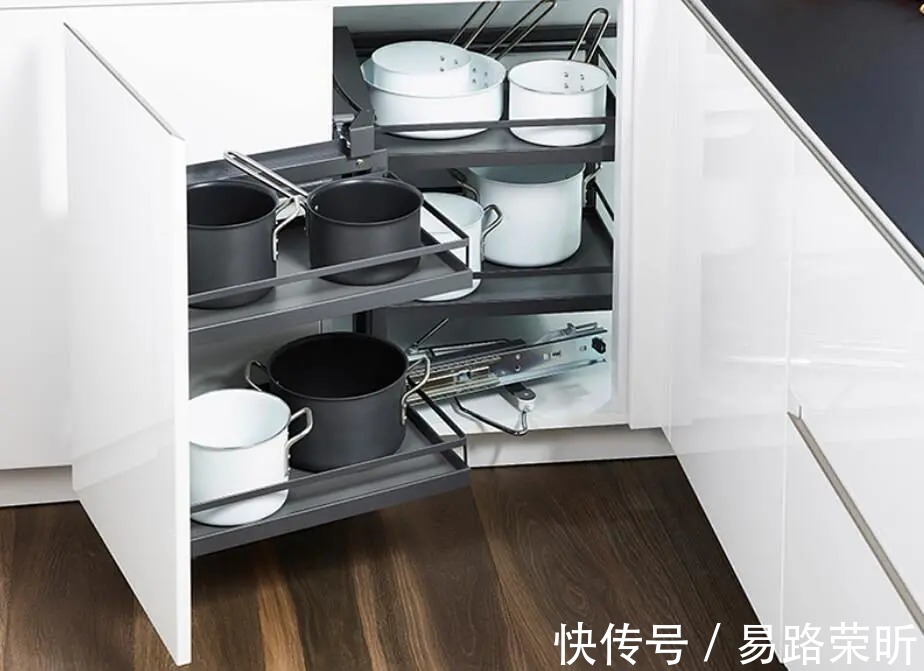 踢脚线|如何在同样的厨房空间里,比别人家多出双倍、四倍、六倍...的收纳空间呢?