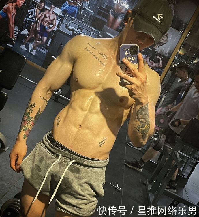 健身房|健身房里披荆斩棘的哥哥,腹代表自律,背代表毅力,胸代表力量!