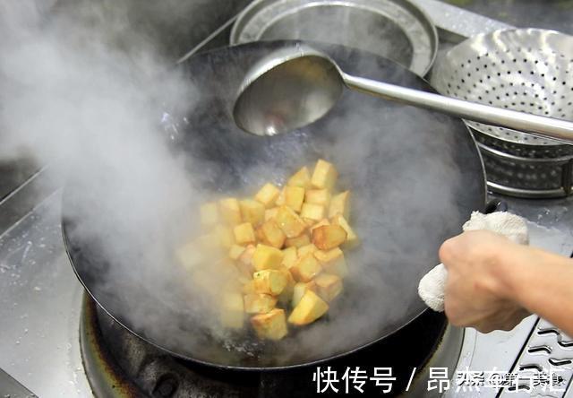 油温|红薯别只会烤着吃了，试试这道麻脸红薯，酥脆甜糯，越吃越想念