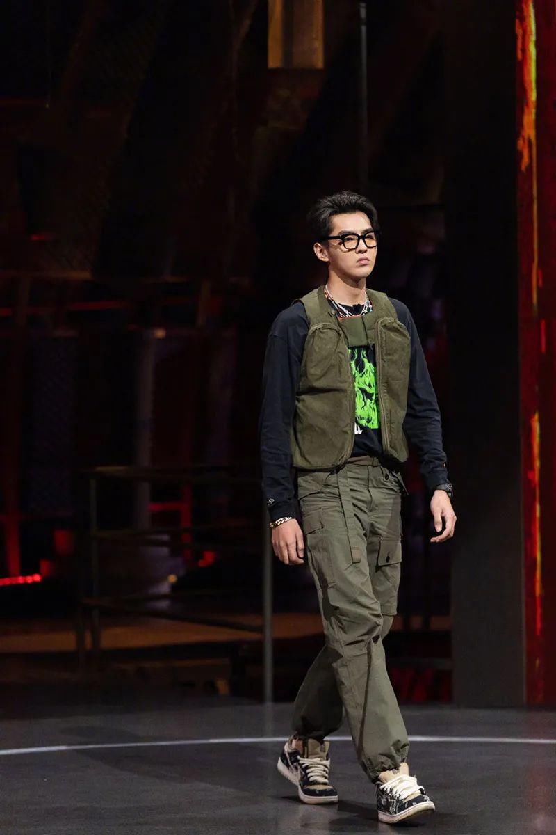  吴亦凡|吴亦凡的嘻哈厂牌搞起来了！他最近穿的鞋也继续飞