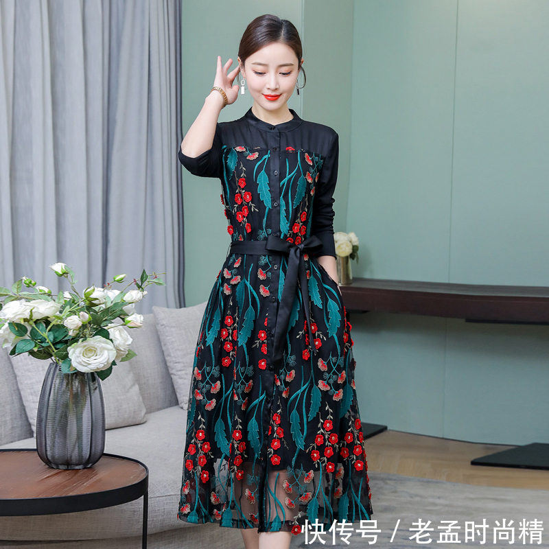 版型 别以为女人年纪大了就不能穿碎花裙,看看下面这些,一个比一个有气质