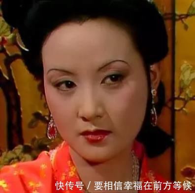 薛宝钗|林黛玉和薛宝钗都想嫁给贾宝玉,王熙凤支持谁?1颗珍珠里有答案