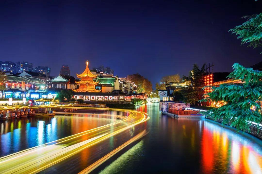 南京夜晚这三个地方值得打卡，夜生活很是丰富，不仅美还很接地气
