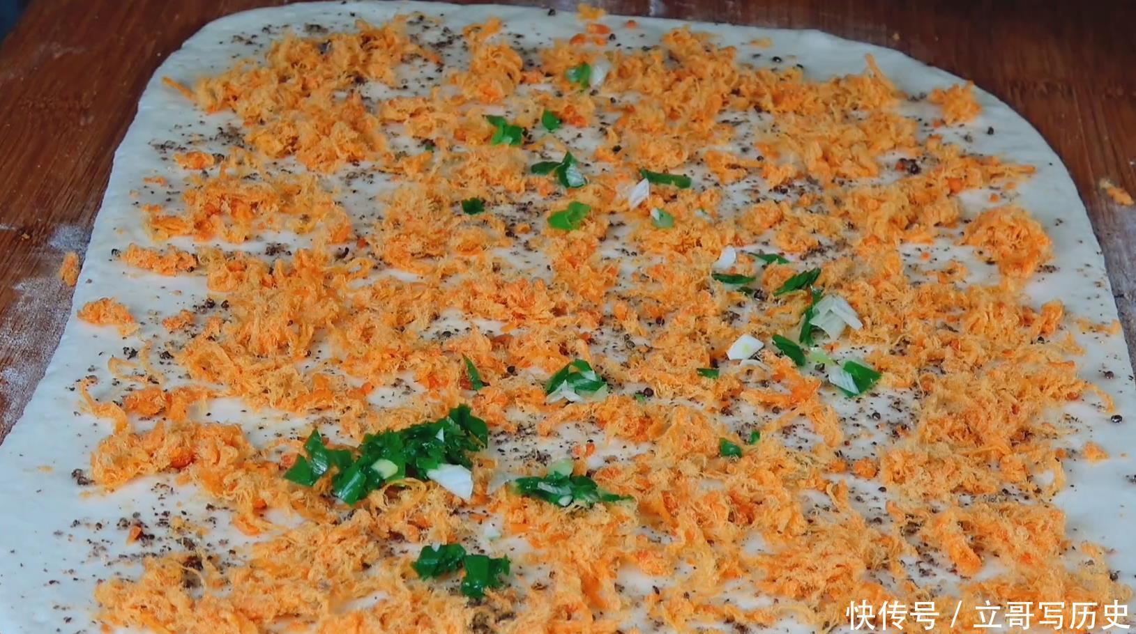 做法|教你花卷新做法,不用提前发面,现做现吃,咸香松软,孩子超爱吃