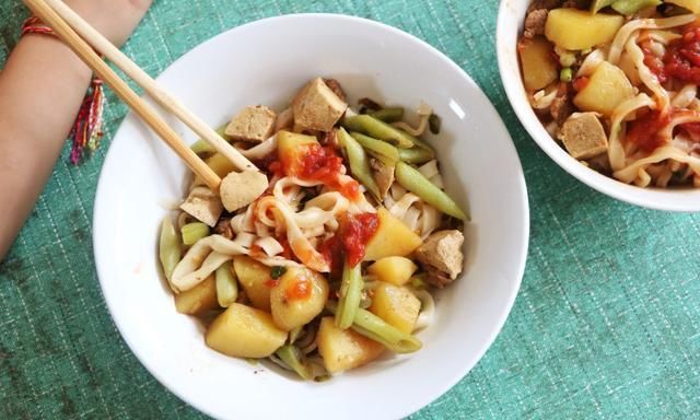  美食|在老姐家做客，只炖了一锅菜，全家老小7口人吃饱喝足，太满足了