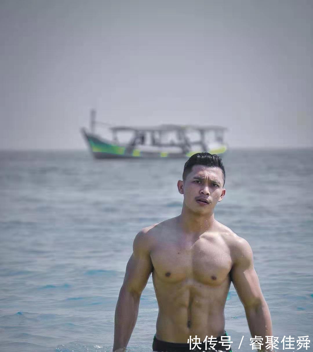 型男|型男的肌肉真的好加分,胸肌、腹肌、麒麟臂都很有料,男友力满满