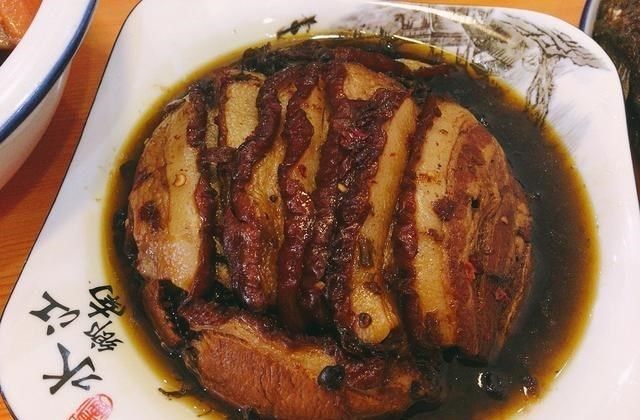 舅舅80大寿，媳妇做了12个菜，晒到朋友圈火了，网友：不比饭店差