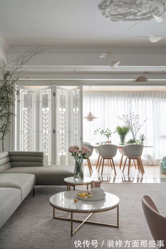 客厅|阳台还在装推拉门?现在流行这样设计,面积大不止一点点!