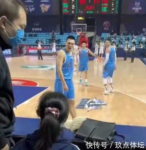 王治郅|CBA第一女记者!骂过翟晓川、郭艾伦,身份曝光没人敢惹