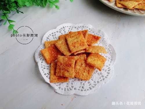 酥脆|小米别光熬粥了，加1个鸡蛋，1碗面粉，教你做成锅巴，又香又酥脆