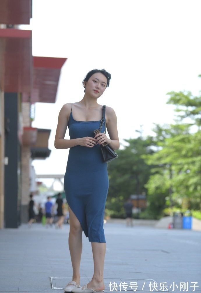 小姐姐 成熟女生的吊带裙,设计独特,轻松展现知性美