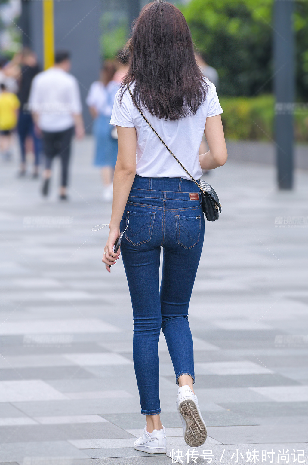 小姐姐 高腰牛仔裤,休闲时尚又百搭,轻松穿出高挑纤细的美,简约又大方