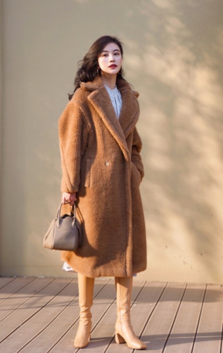 博主|微胖的秋冬穿搭指南,羊羔毛大衣+长裤或连衣裙,保暖舒适又洋气
