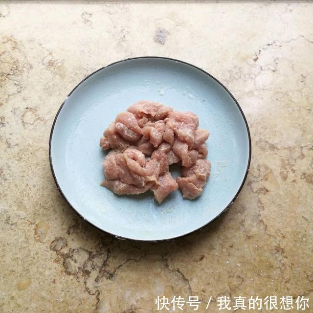 外酥里嫩的软炸里脊，5分钟在家就能学会，味道纯正，老少皆宜