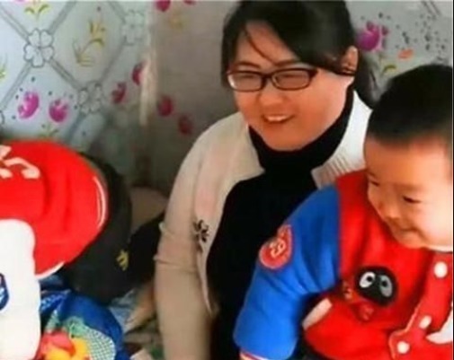 吕娟|15岁美女失去双腿,不顾反对生下双胞胎,6年后变成了这样