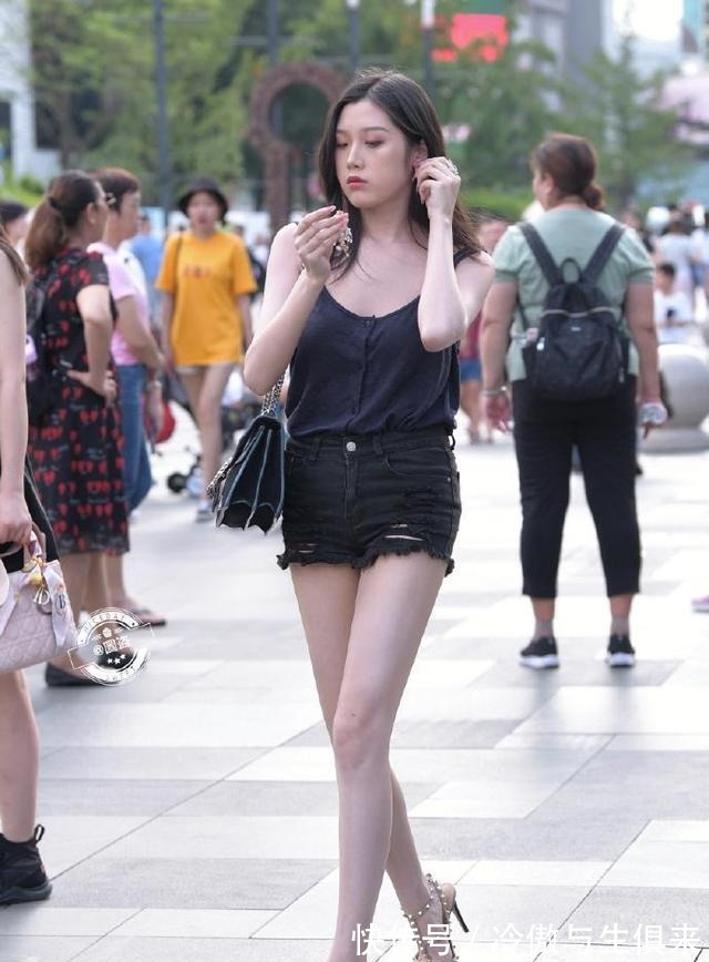 示范 打底裤省心穿搭示范,简单个性又舒适,简约休闲