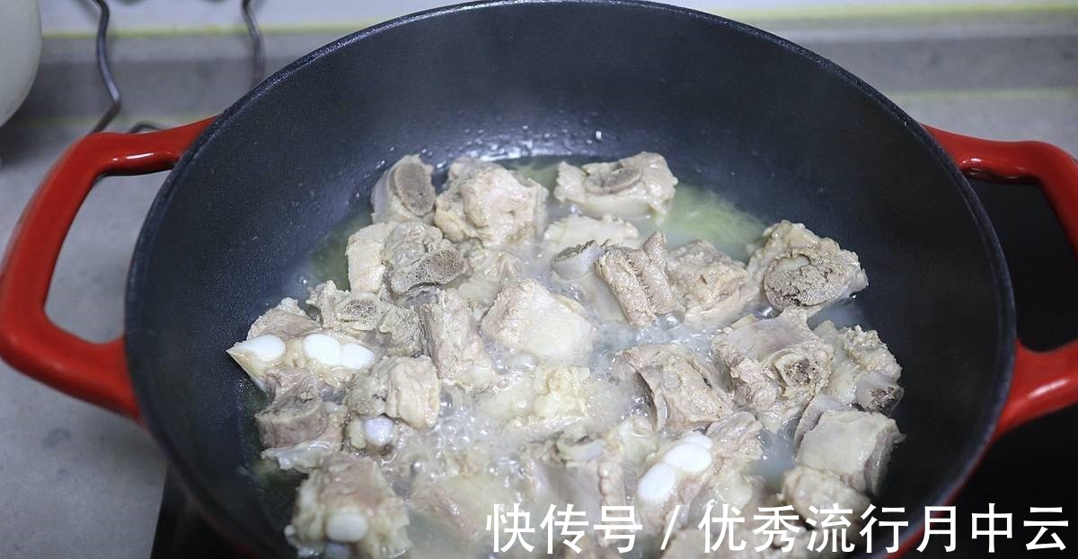 立冬了，巧用料汁做酱香排骨，满口都是肉真解馋！