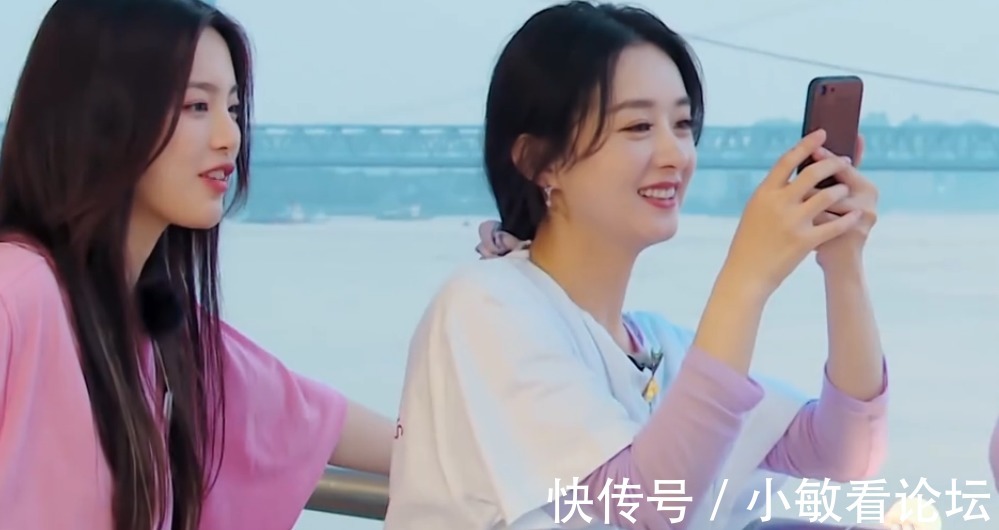 差距|勤俭不是装的！中餐厅首次曝光黄晓明和赵丽颖的手机，差距太大