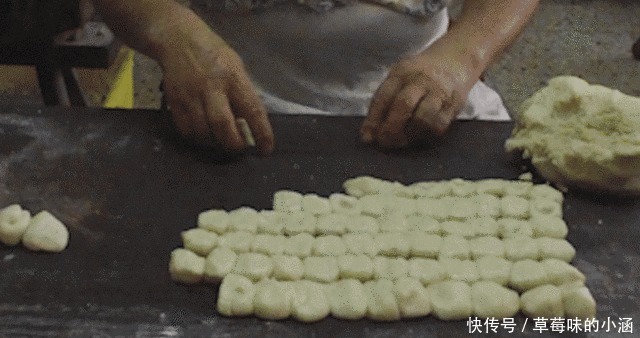 制作|绿豆饼是常见的食物,你知道哪里最正宗吗