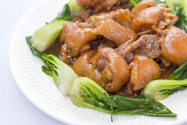 食物|有4类食物,高血压病人最好一点不沾,再贪吃也要忍住