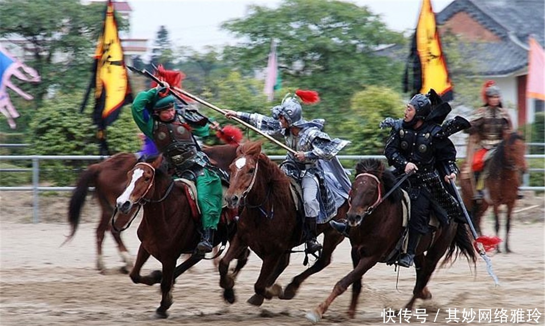 虎牢关之|虎牢关三英战吕布,关羽张飞为何处于劣势?只怪刘备是个猪队友