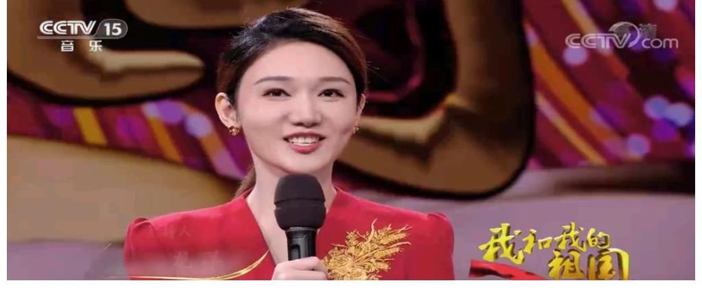 龙洋主持多场央视重大活动，与董卿同台亲和力不输，有接班人潜质