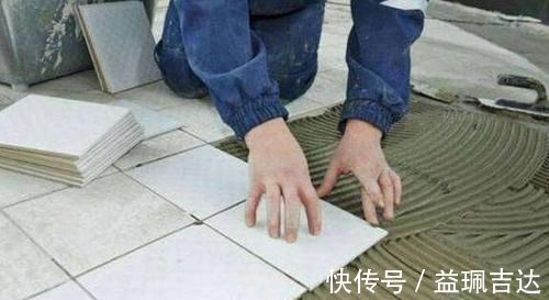装修|越来越多人不用水泥贴瓷砖，至少省一半人工费，后悔我家用错材料