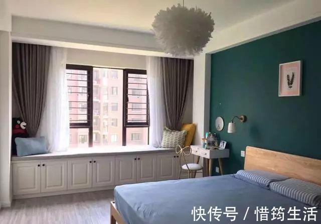 收纳|卧室飘窗别再浪费了,现在流行这样装,能顶上一个大衣柜