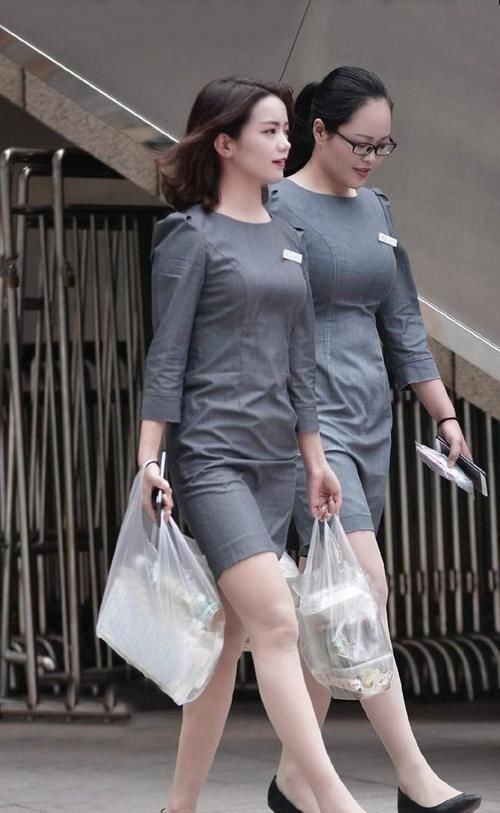 小蛮腰|风度美，穿着职业装，依然美丽时尚