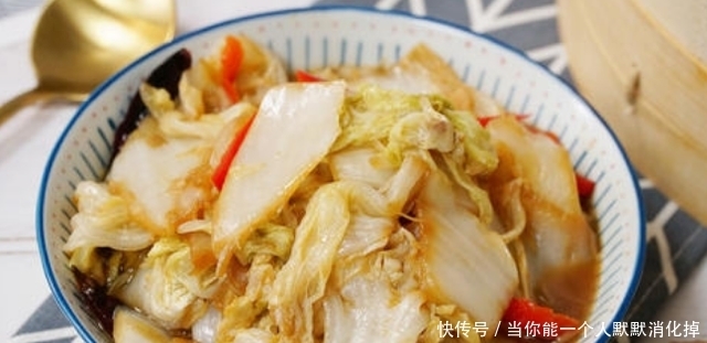 炒白菜时,牢记“3窍门”,白菜炒好爽脆可口,和饭店的一样好吃
