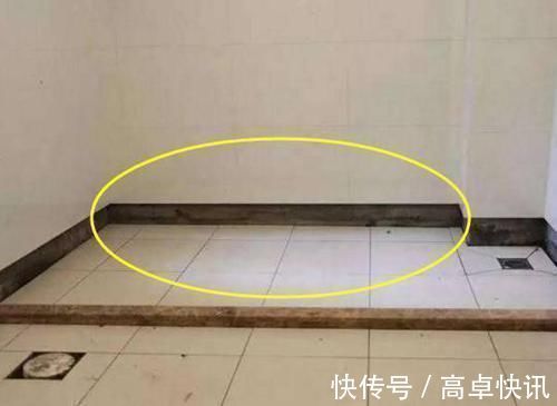 卫生间|老师傅卫生间是这样贴瓷砖了,太聪明了,难怪住几十年不漏水