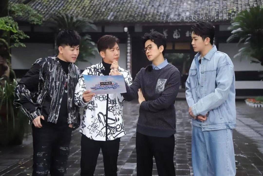 封面会客厅丨专访《一路唱响》嘉宾胡海泉、胡彦斌、颜人中：音乐对于成都不是职业，而是一种生活方式