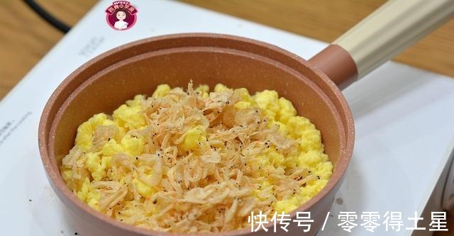 中筋面粉|早餐吃一屉鸡蛋虾皮韭菜包子，营养美味，软嫩口感，特别好吃！