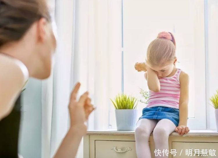孩子有这三种行为，可能是“讨好型人格”，越长大越自卑