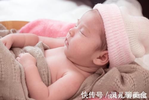 儿科医生|熟睡中的宝宝该不该叫醒？遇到这三种情况千万别犹豫，是为了娃好