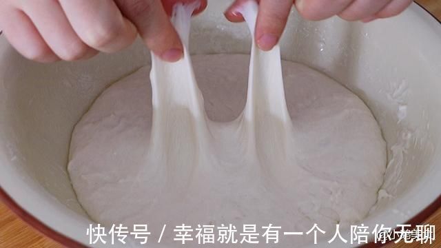 面团|爱吃韭菜盒子,这个方法就够了,不和面不擀皮,薄皮大馅太香了